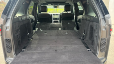 Land Rover Discovery 3.0 D300 Dynamic SE 5dr Auto Diesel Station Wagon